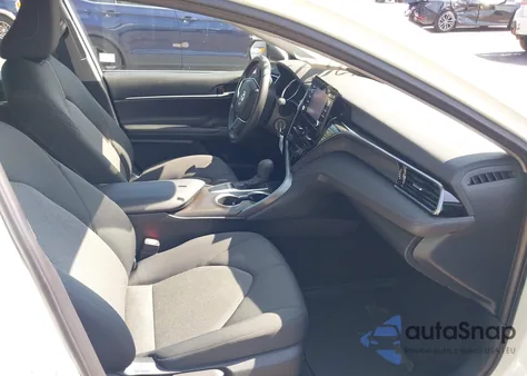 2022 Toyota Camry Le из США, поврежденный, VIN 4T1C11AK5NU688184